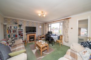 LOUNGE/DINER- click for photo gallery